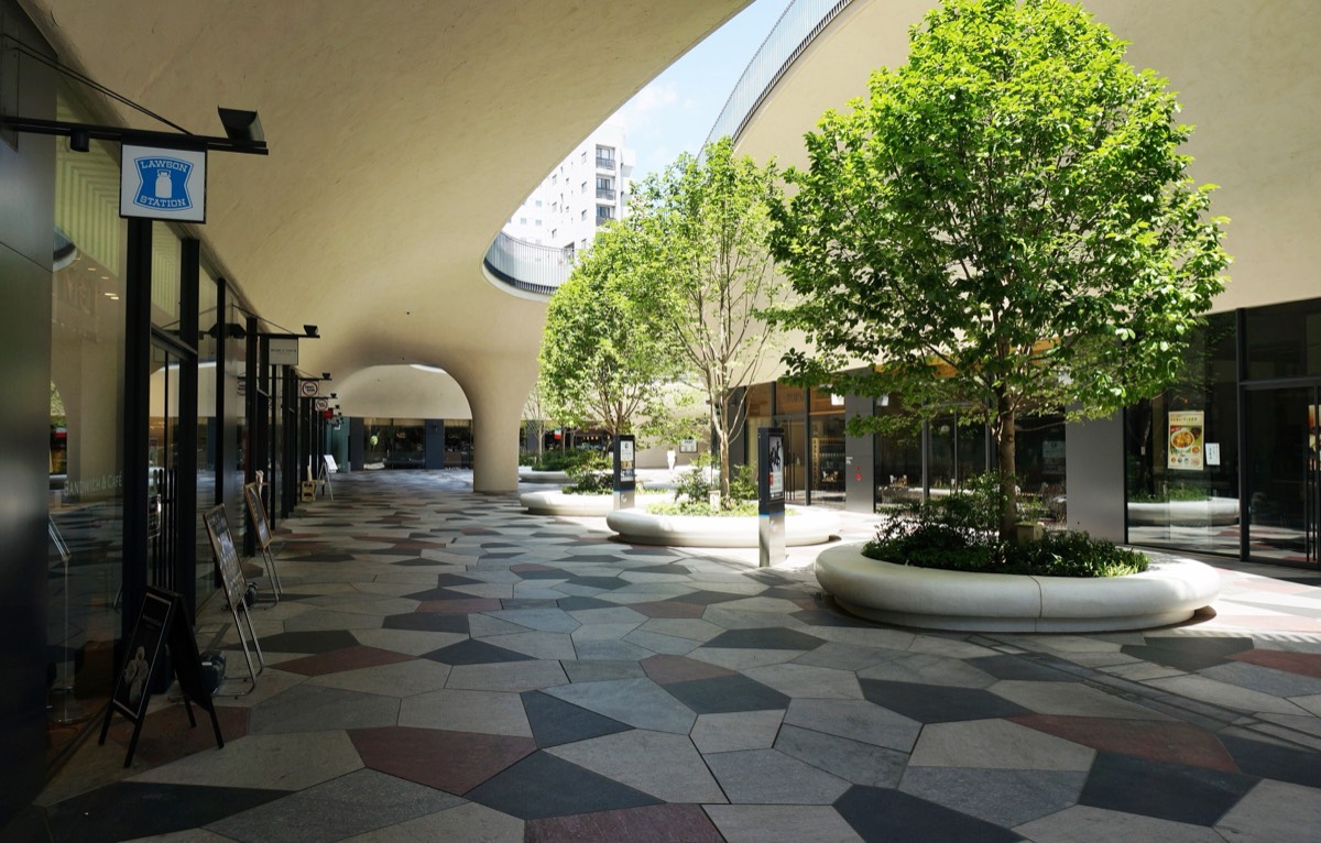 Higashi-shinjuku station